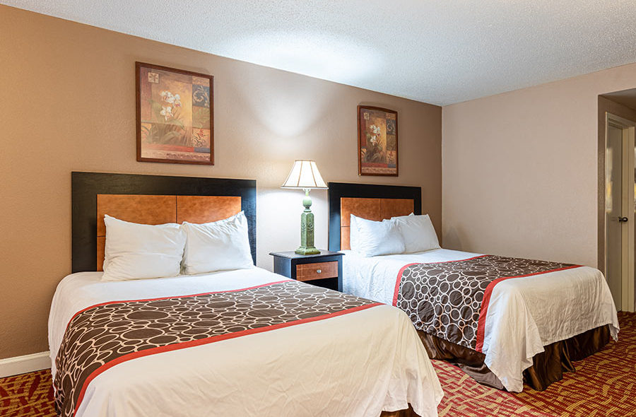 Image of bedroom in our Standard Double Bed at Sundial Inn.