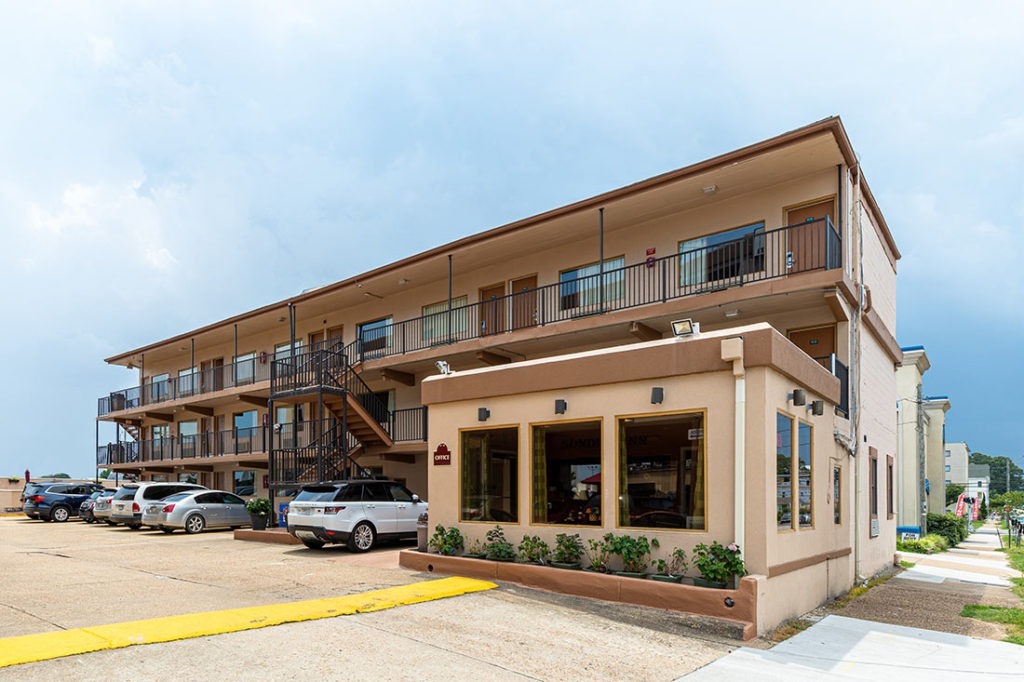 Exterior of Sundial Inn.